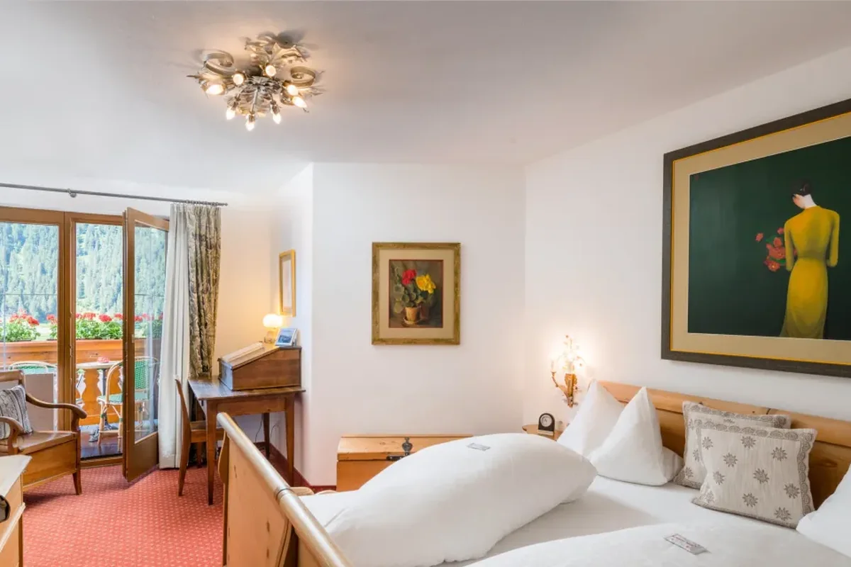 Bedroom of the Biedermeiersuite Freischütz