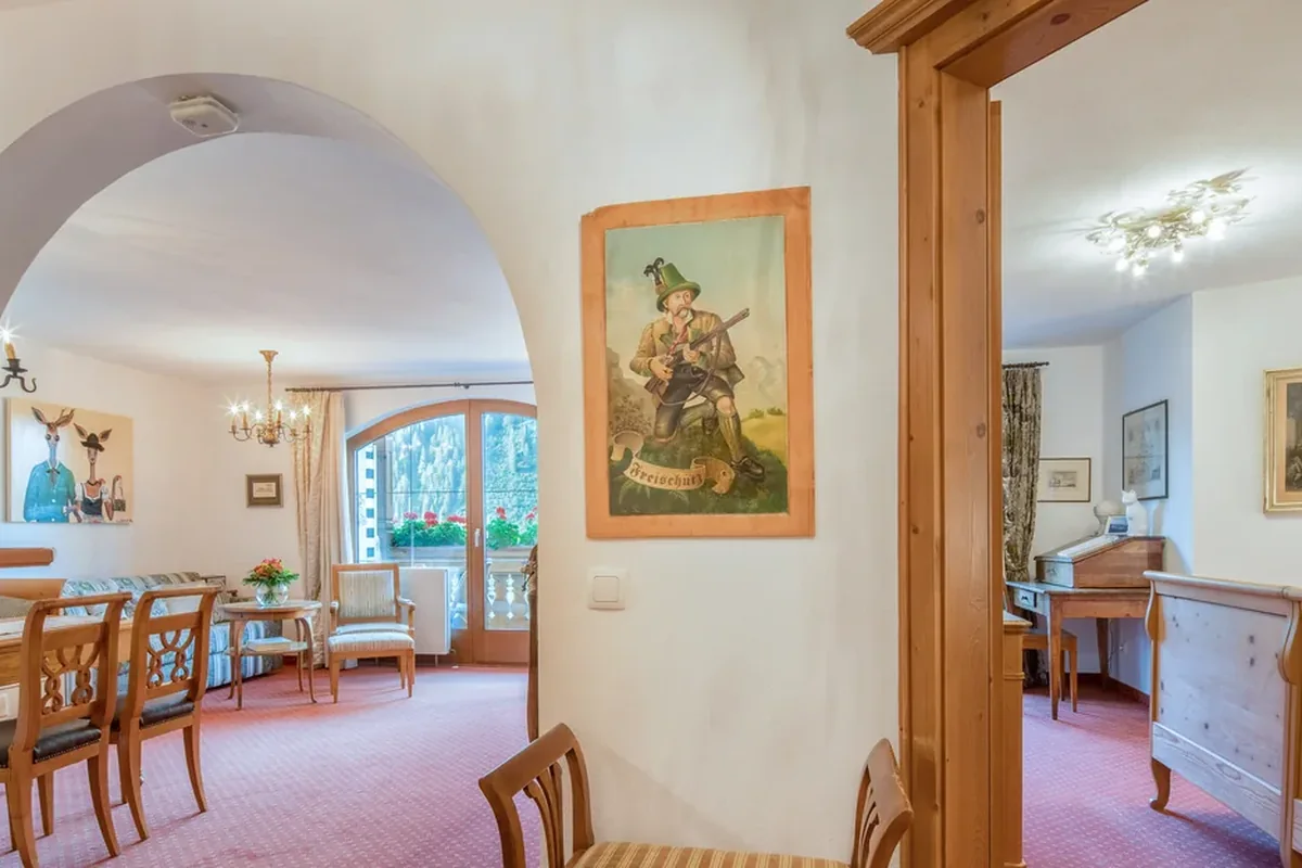 Entrance area of the Biedermeiersuite Freischütz