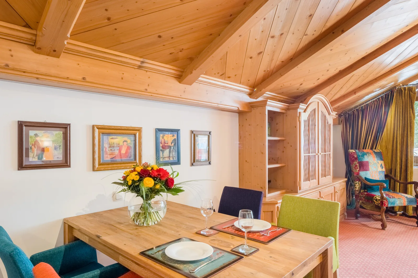 Essbereich der Loftsuite Geierwally