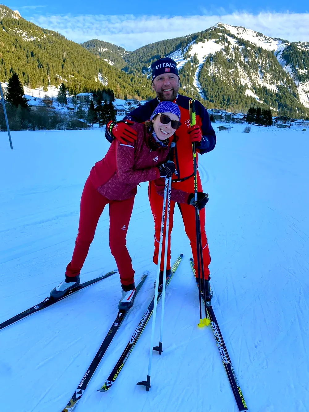 Nina and Matthias, the hosts of the Sunneschlössli, on the cross-country trail in the Tannheimer Tal