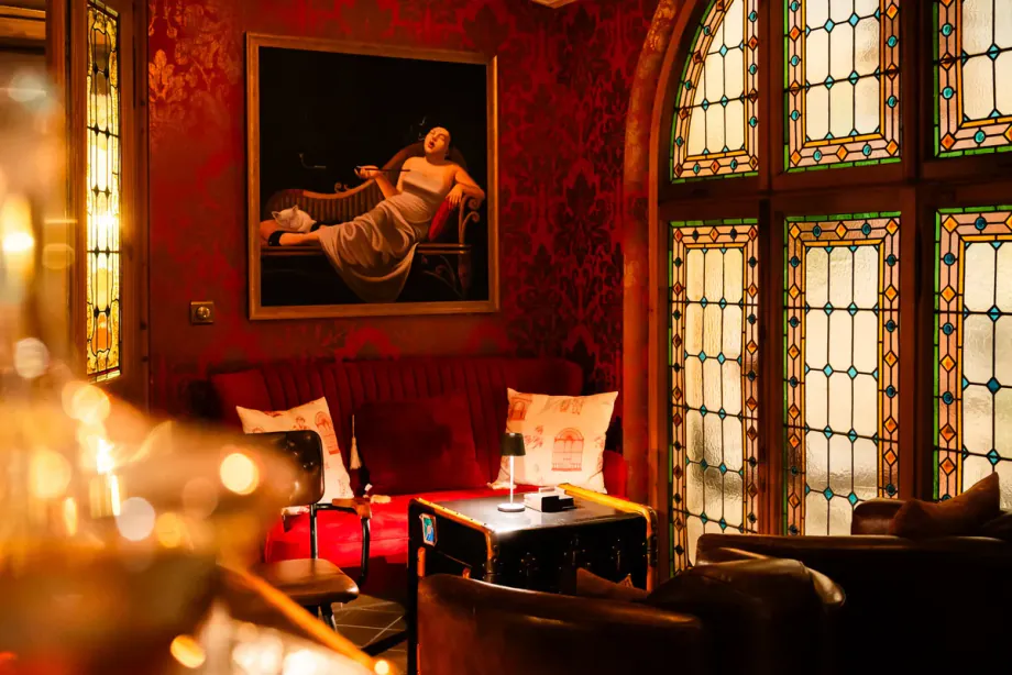 Warmes Licht in der Orient Express Bar