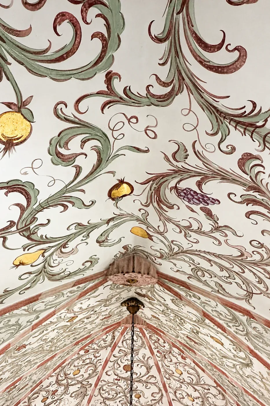 Florales Deckenfresko der Kapelle St. Antonius