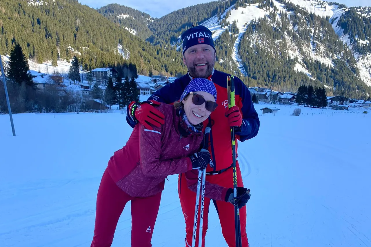 Nina und Matthias, die Gastgeber des Sunneschlössli, auf der Loipe vor Nesselwängle