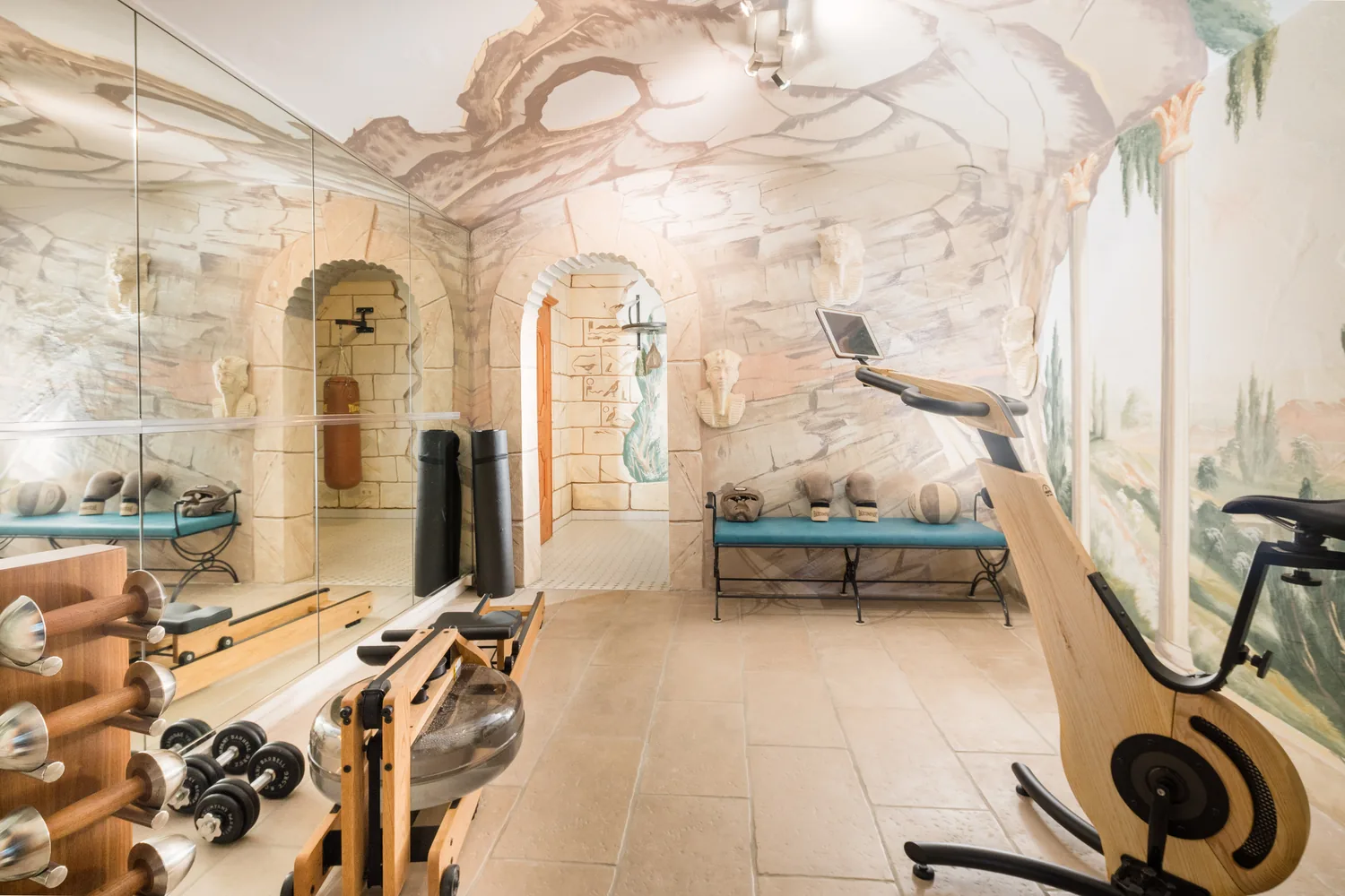 Fitness room in the old vaulted cellar of the Sunneschlössli